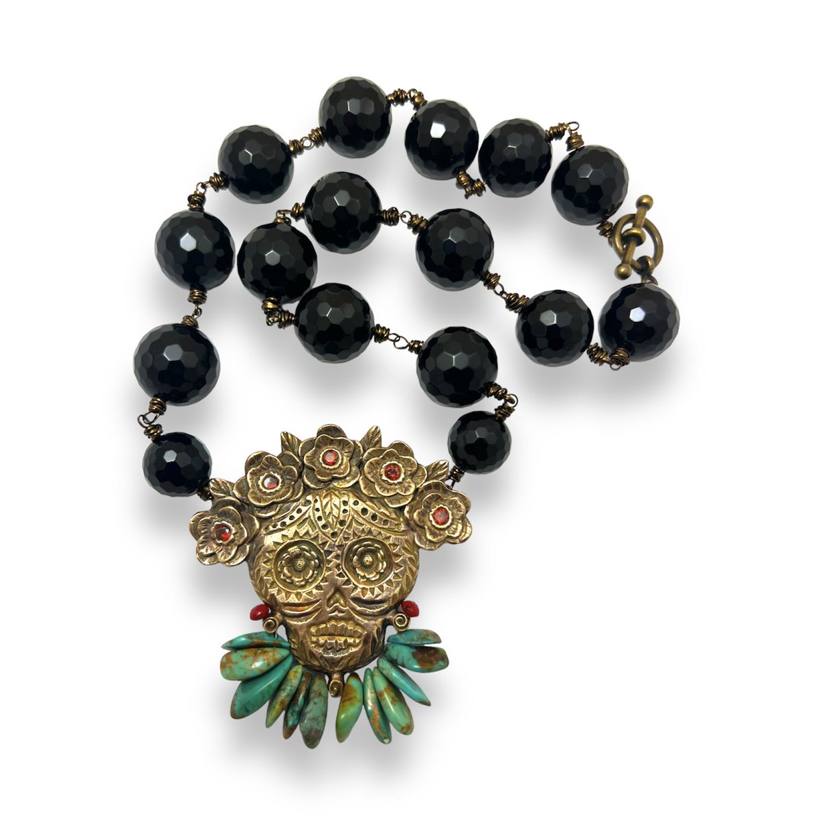 LorenaAngulo's tweet image. Sugar Skull “Reina”
Bronze, CZ Garnet, brass wire, onyx, turquoise and coral necklace