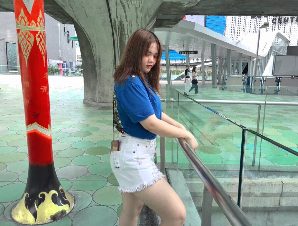 praew_smoy's tweet photo. อ���วนกลมนมแบนะอจะควงแขนใครได้บ้าง #อุบลหวานมาก  #อุบล #อุบลราชธานี #สาวอวบ #สาวอุบล #มาบุญครอง #บีทีเอสสนามกีฬา #mbk #กรุงเทพ https://t.co/nbVAiFms7p