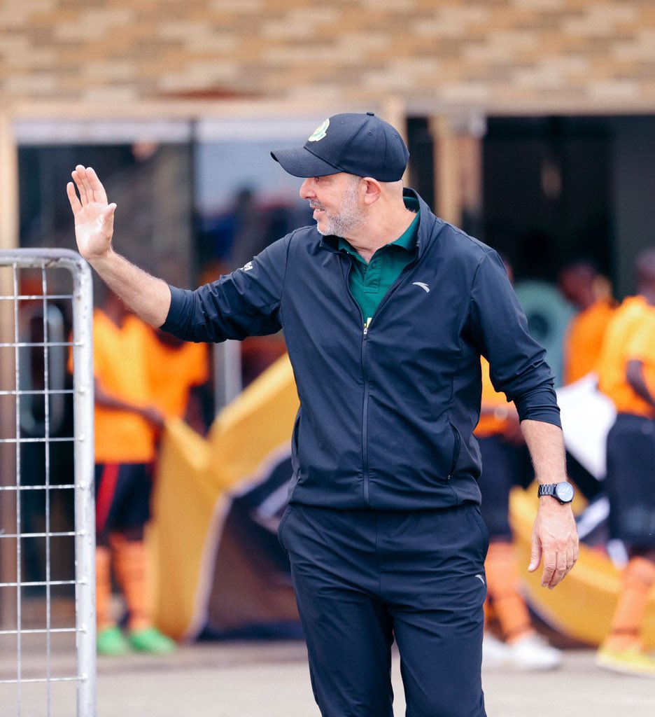 SportsarenatzTz's tweet photo. 🚨 YANGA YAACHANA NA KOCHA NASREDDINE NABI. https://t.co/f8Ie8Swtum