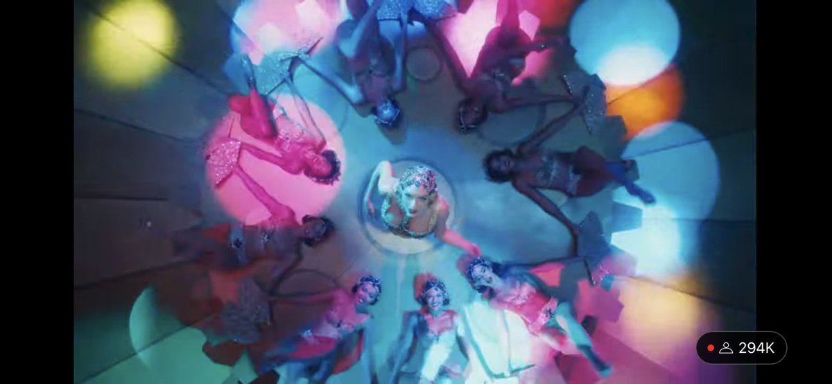 itsdelicateee13's tweet photo. THESE VISUALS ARE EVERYTHING AND MORE 🥹✨💌 #TSmidnighTS #BejeweledMusicVideo https://t.co/mgNeHMW2ng