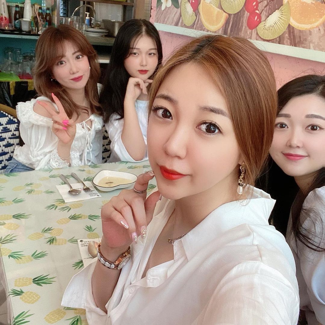 Gwabe100's tweet photo. 오래만이야~ ^ ^~
#아줌마 #심심  #30대  #여행😀 https://t.co/EjJP06Mu2W