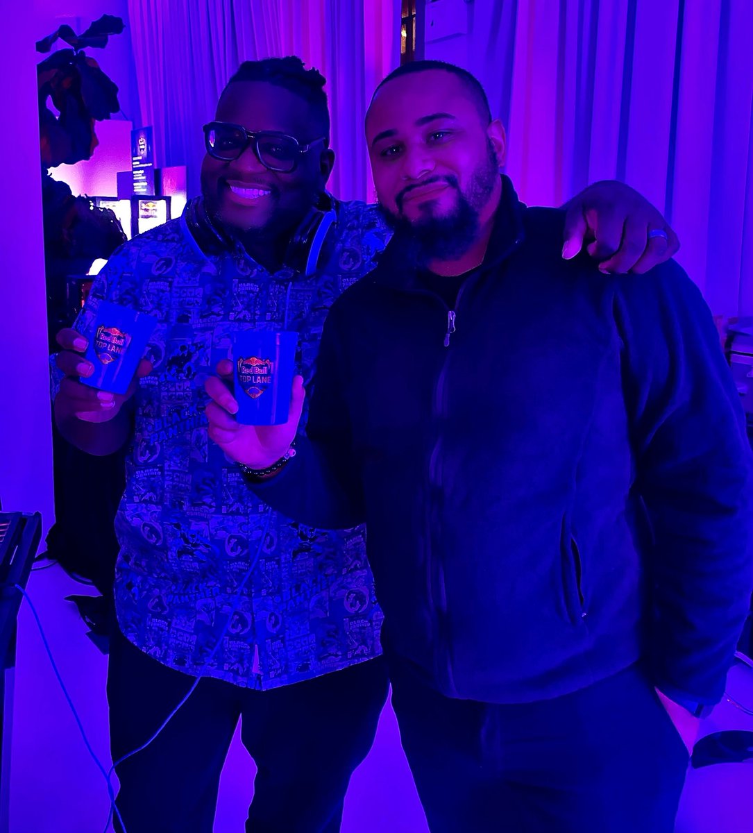 RobAurelius's tweet photo. I spent the whole weekend with this guy at the @redbullgaming #LeagueOfLegends viewing event at #DaylightStudio. I'm so happy that in the end, @DRXGlobal won.
#Worlds2022 #DRXWIN @lolesports https://t.co/vsgsOofqYC