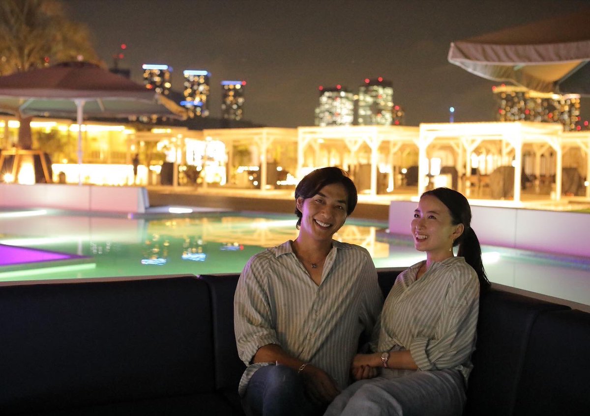 kiranah_toyosu's tweet image. 📸PHOTO SPOT：NIGHT TIME🌙
#POOLAREA

カラフルなライトアップが印象的なプールエリアはどこを切り取っても非日常的な絵になる空間！
とくにプールサイドのテーブルにはスポットライトがあるので自撮りにおすすめです📷✨

#キラナリゾート豊洲