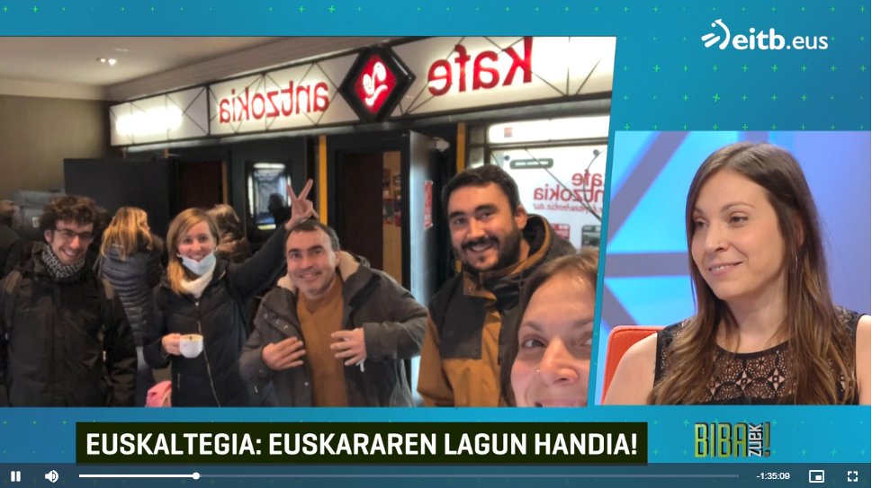 Atzo ETBko <a href="/BibaZuekETB/">Biba Zuek</a> saioan #euskaltegiak hizpide. Laura agertu zen, <a href="/gabrielaresti/">Euskaltegia</a> euskaltegian (zerotik hasita) lau urtez ikasle ibili ondoren, egun, irakasle dabilena. Biba Zu!
eitb.eus/eu/telebista/p…