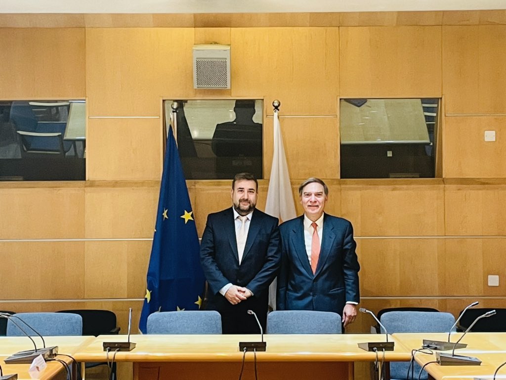 louistelemachou's tweet photo. Με μεγάλη χαρά καλωσορίζω στο ΥπΕξ τον φίλο Πρέσβη Λεωνίδα Ροκανά Γ’Γενικό Δντη ΕΕ στο @GreeceMFA για την πραγματοποίηση του 4ου γύρου Πολιτικών Διαβουλεύσεων με #CyGenSecEU του @CyprusMFA για συντονισμό/συνεργασία 🇬🇷- 🇨🇾 σε θέματα ΕΕ🇪🇺.@GreeceinCyprus @cyprusingreece https://t.co/tXSUu4nuBu