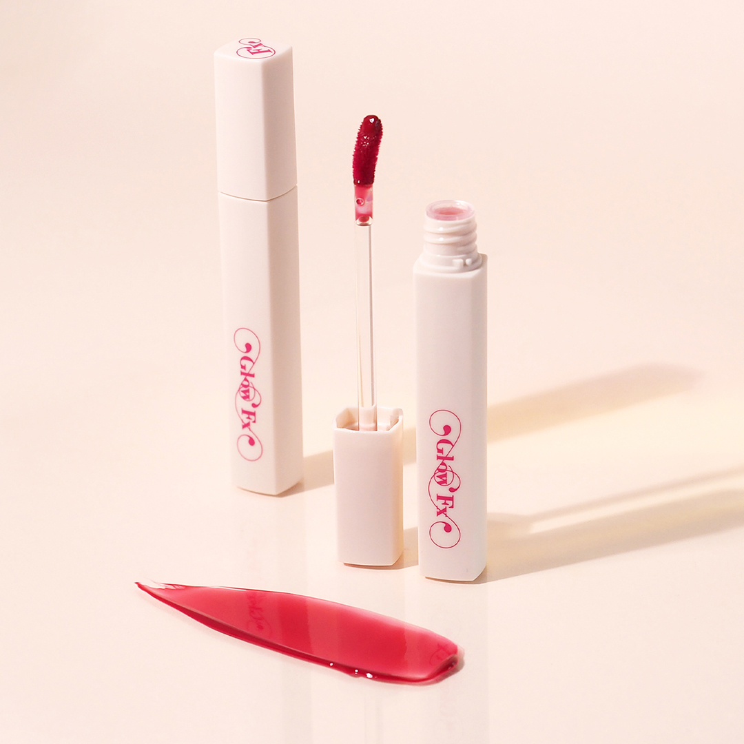 ＼新世代の #針リップ ／
"Glow Fx pumpup liptint"
（グロウエフェクト パンプアップ リップティント）

『Cherry up!（チェリーアップ）』
チェリーのような愛らしい色づき🍒
ティントタイプだからマスクの下でも色持ちもキープ💕
---------
全国のロフト・ECで販売中💋
🔗glowfx.me