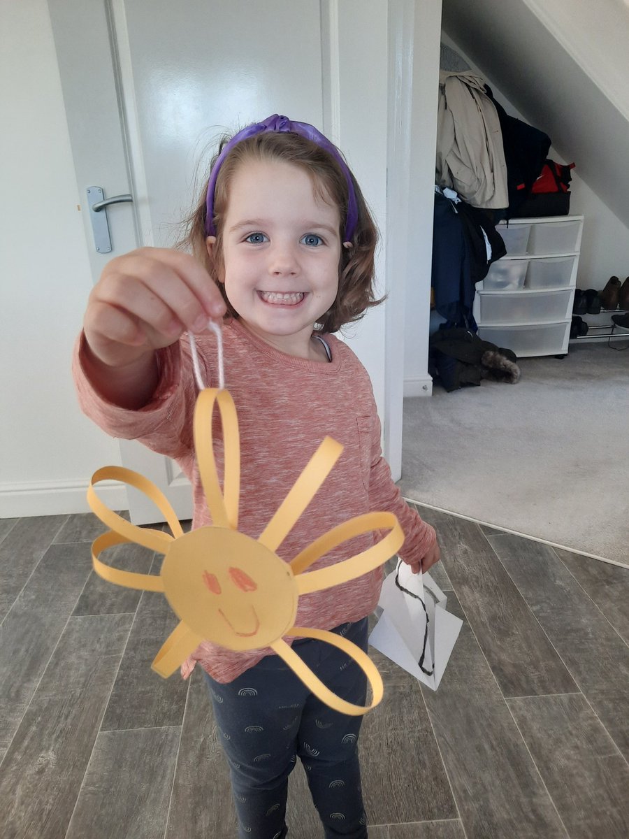 Aj_EyRe's tweet photo. @RabbitsClass @fiskertonschool We loved day 1 of South Lawres and Barlings Churches Glow week. Sunshine mobile created 🌞 https://t.co/cflAJHBDOL