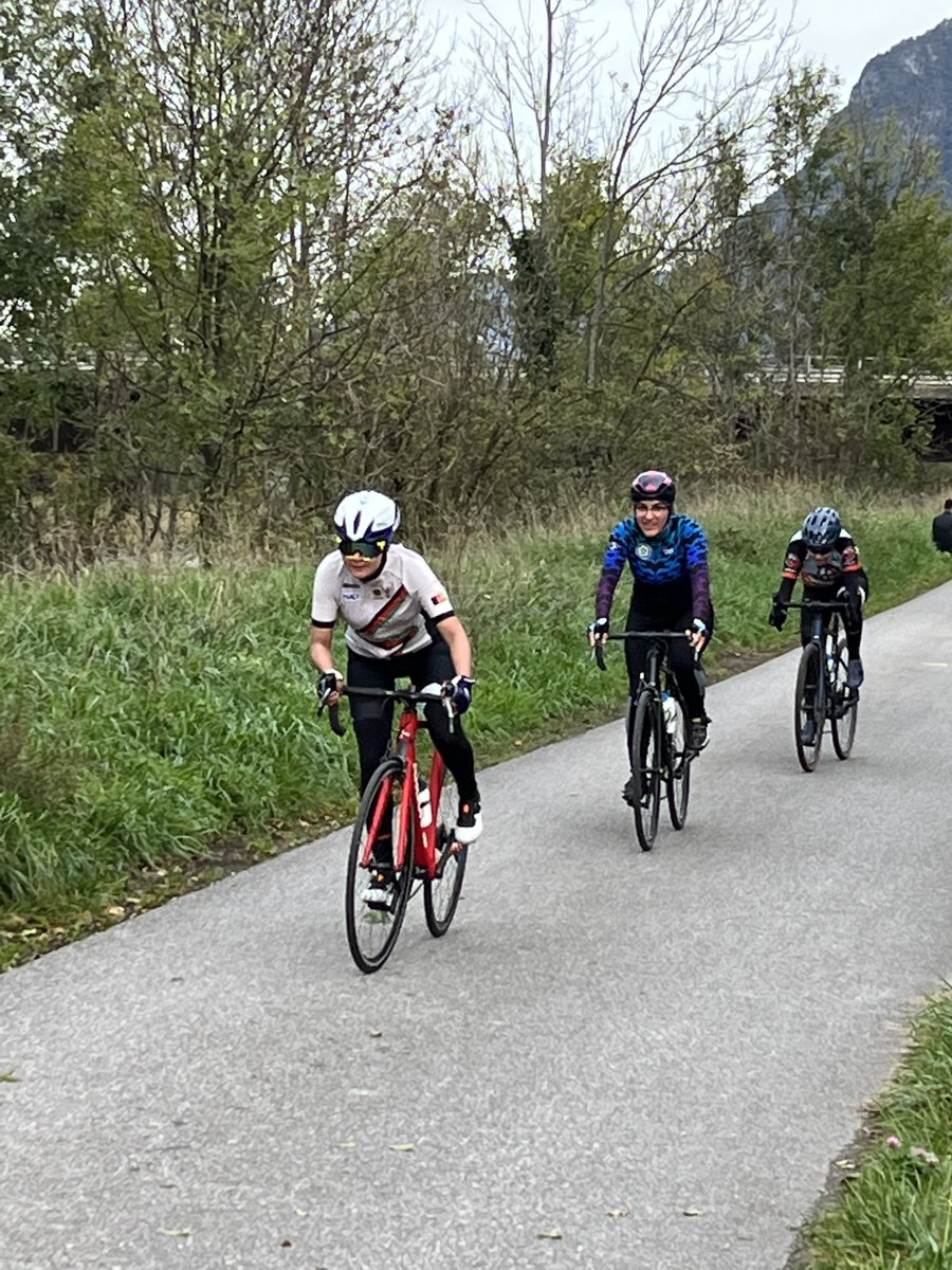 AnneeVelo's tweet photo. Aigle a accueilli dimanche dernier, le championnat d'Afghanistan féminin de cyclisme avec 49 athlètes.
Une course qui est impossible à organiser dans leur pays.
Bien plus qu'un événement sportif, cette course leur ont permis de pédaler en liberté ! https://t.co/cfwYa8XeYA