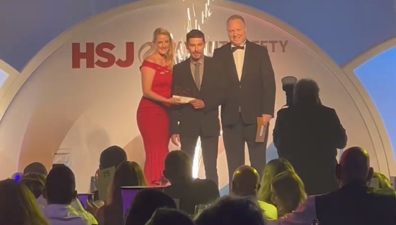 KonBalaskas's tweet photo. Very proud to win the first #RemoteMonitoring award for our pioneering Smartphone-based
#HomeVisionMonitoring @Moorfields #ReadingCentreAILab #DoDM 👏 “Bringing patient care at Home, in the palm of their hands”🙌 @clairerobo84 @pbmthomas @HSJptsafety https://t.co/EkznXjhYM2