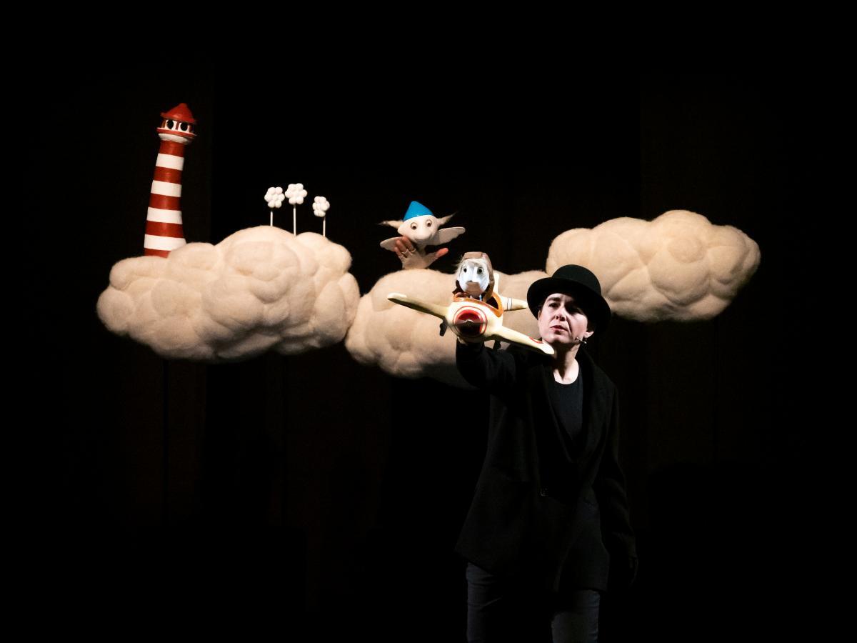 🚀 Esta semana recalamos en #granada. El Teatro Municipal del Zaidín ‘Isidro Olgoso’ recibe este viernes a la compañía murciana Periferia Teatro, que presentará ‘Nube Nube’, un juego poético sobre la idea del amor romántico que se nos transmite desde la más tierna infancia...