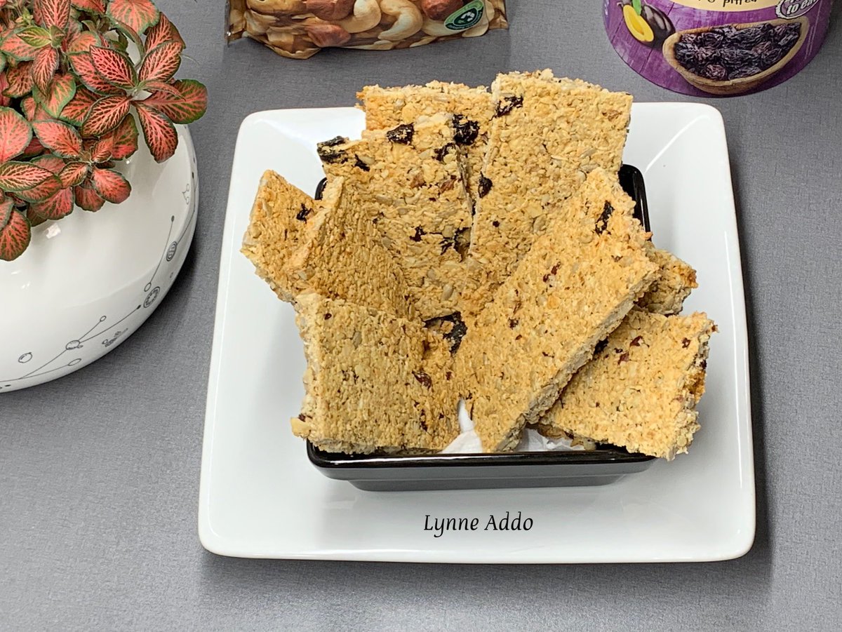 Lynneaddo's tweet photo. Nutritional Granola Crackers 

Recipe: https://t.co/pwHq9kA9pF

Stay safe &amp; healthy 🤗❤️ https://t.co/y5brb7EKSv