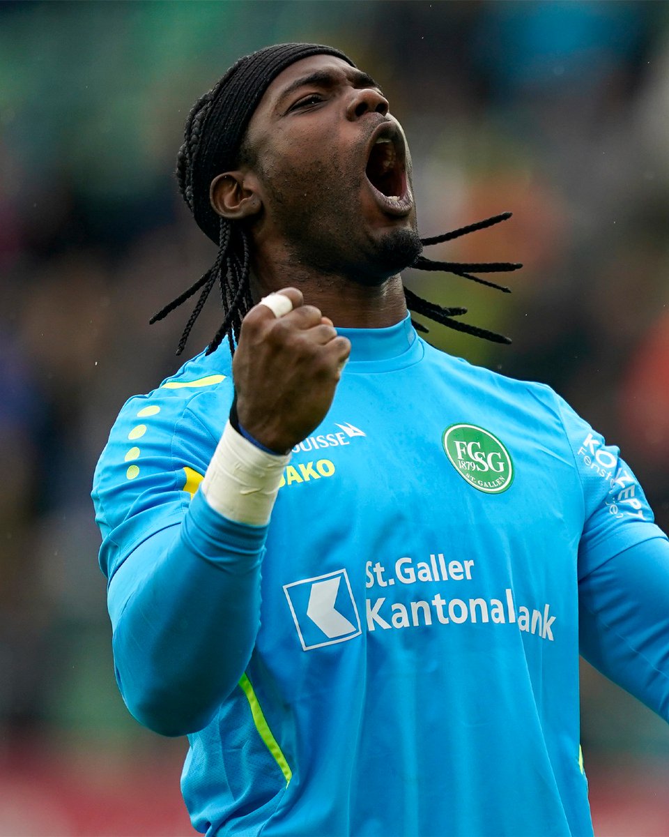 Im Spiel gegen Servette am Sonntag hat Lawrence Ati Zigi sein 1️⃣0️⃣0️⃣. Super-League-Spiel für unseren FCSG absolviert. Gratulation zu dieser Marke, Lawrence! Wir freuen uns auf viele weitere Einsätze für 🟢⚪.
#FCSG #GrüewissImHerz