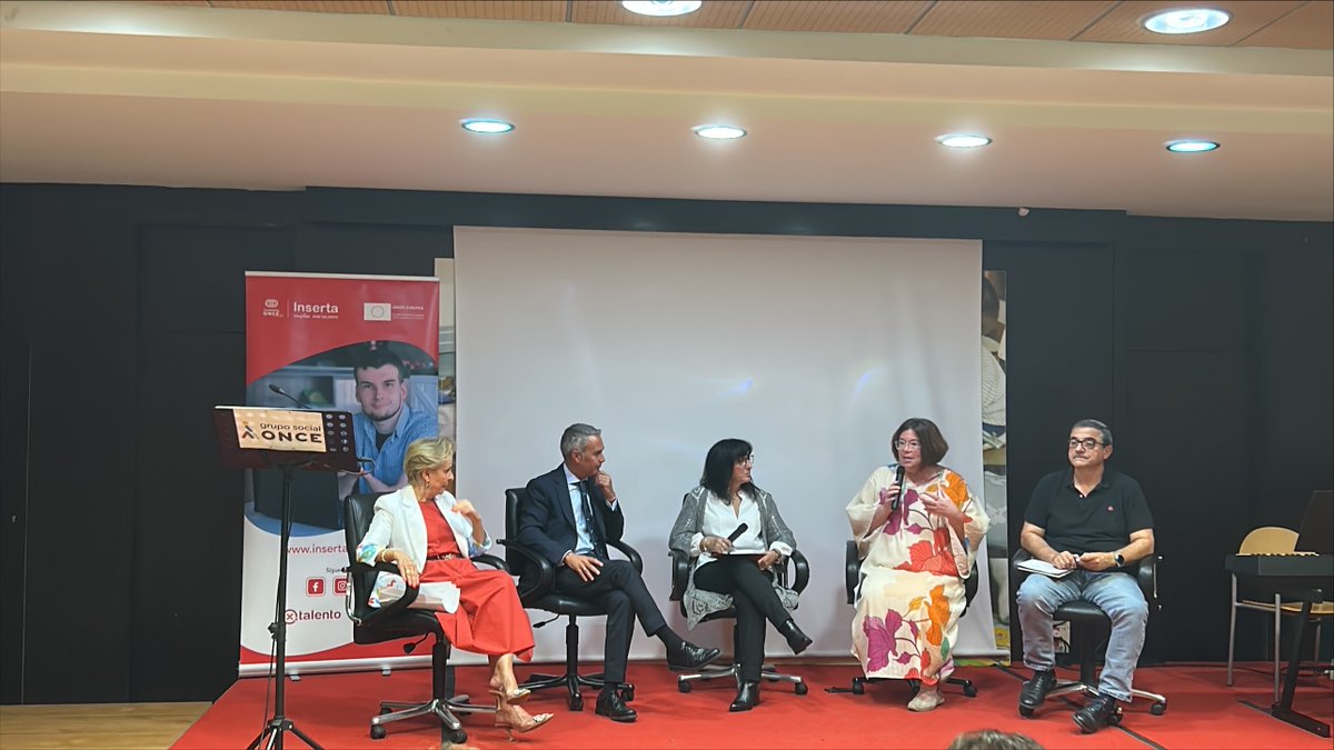 🗣️ <a href="/paulabaezag/">Paula Baeza</a>, coord. del <a href="/ToledoMujer/">CENTRO MUJER TOLEDO</a>, destaca la importancia de la variante de género dentro de #CastillaLaMancha para la atención de las usuarias de los Centros de la Mujer de la región, fundamentalmente si estas tienen una #discapacidad.

#MujeresEnModoONVG