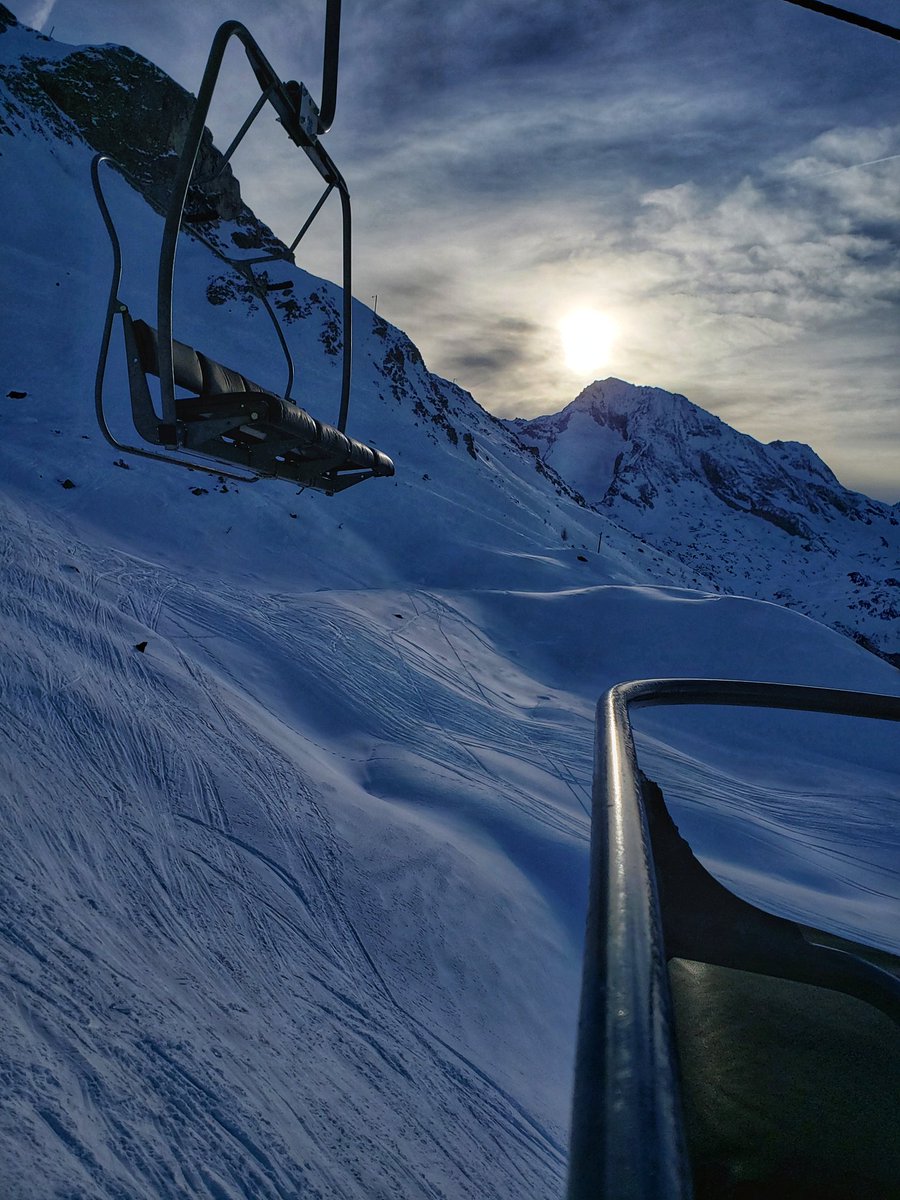 WhiteRoomChalet's tweet photo. Once you take your first ride up a lift, your life will be changed forever.
~ Warren Miller ~
•
#skiholiday #skimo #mountains #france #alps #frenchalps #snowboarding #winter #mountainslover  #backcountry #skiing #adventure #mountainlife #mountainlover #nature #saintefoy #skiing https://t.co/WgMFbJWrqH