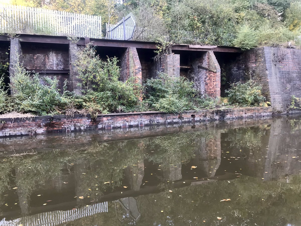 coal_legacies's tweet photo. First #WestMidlands wander along the Coombeswood stretch of the Dudley #Canal (No 2) #Halesowen and the #abandoned and evocative retaining walls and trans-shipment strutures of the old tube works #towpathtrails #industrialarchaeology #canalheritage #explore https://t.co/1p5pqOYIyR