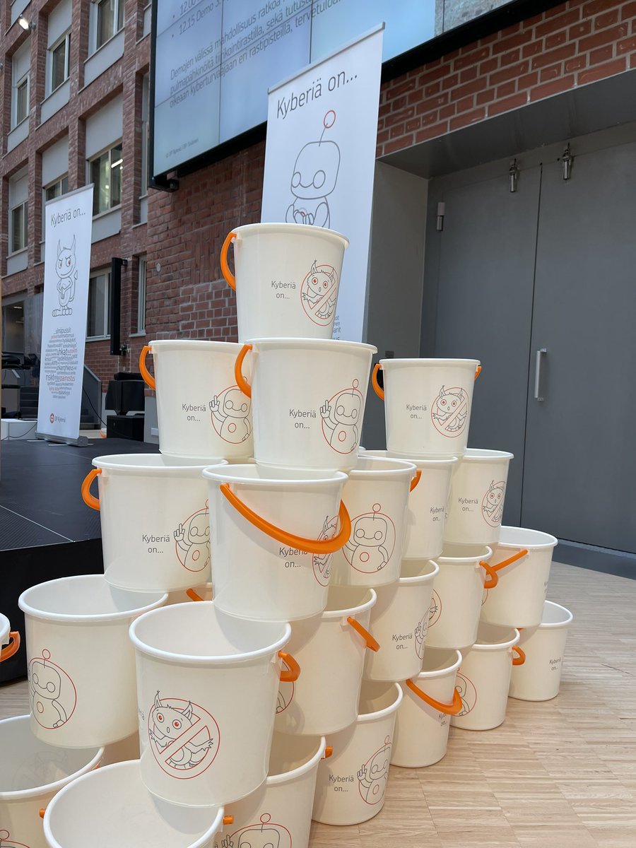 Tänään juhlistettiin <a href="/teemuylhaisi/">Teemu Ylhäisi</a>:n saamaa ”Vuoden CISO” -palkintoa samppanjalla ja ilmaisilla ämpäreillä @OP_Ryhma:n kyberturvallisuusdemotilaisuudessa!  

Onnea Teemulle palkinnosta - ansaittu on! Skål 🥂

<a href="/tietoturva_ry/">Tietoturva ry</a> #vuodenciso #kyberturvallisuus #ilmainenämpäri