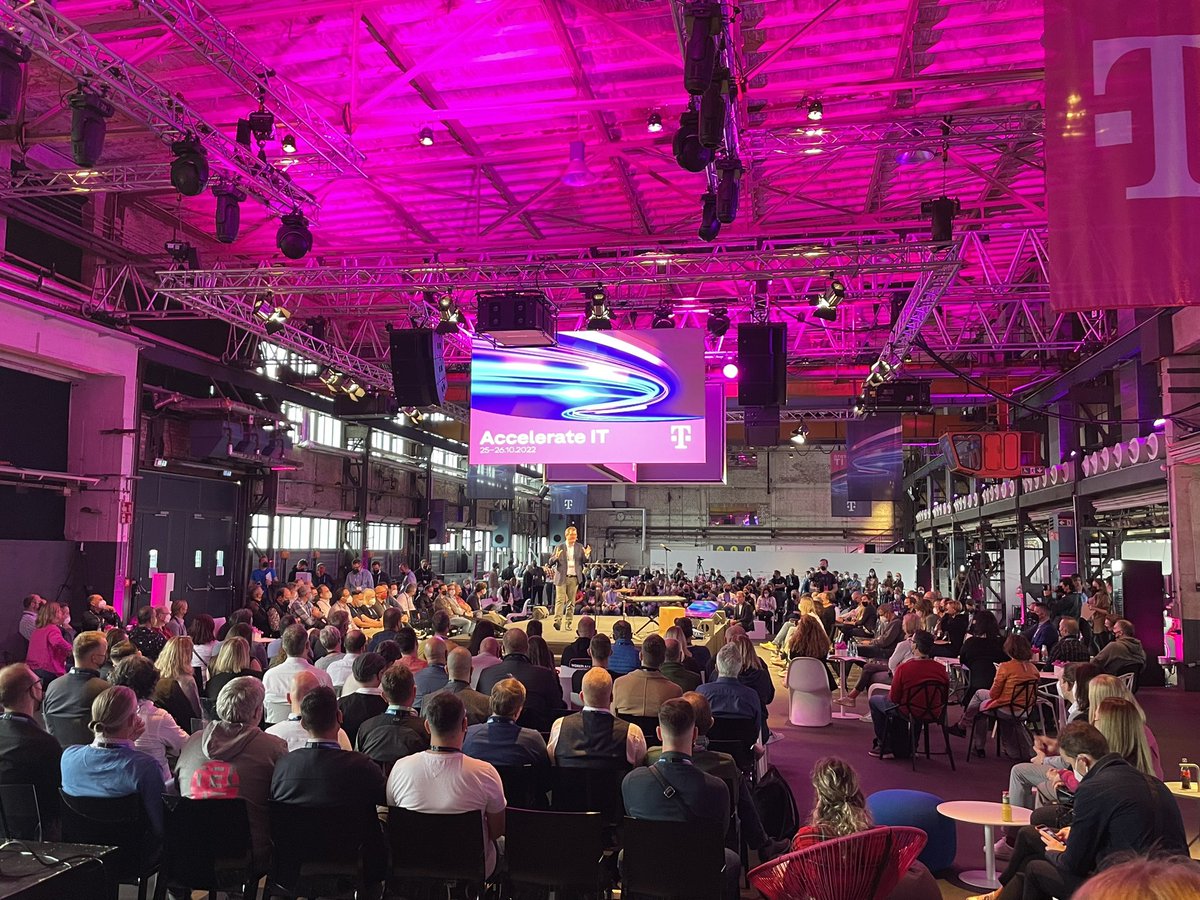 FlorianLukitsch's tweet photo. KeyNote @ #AccelerateIT #DTIT #Deutschetelekom https://t.co/KhFNO9Psqx