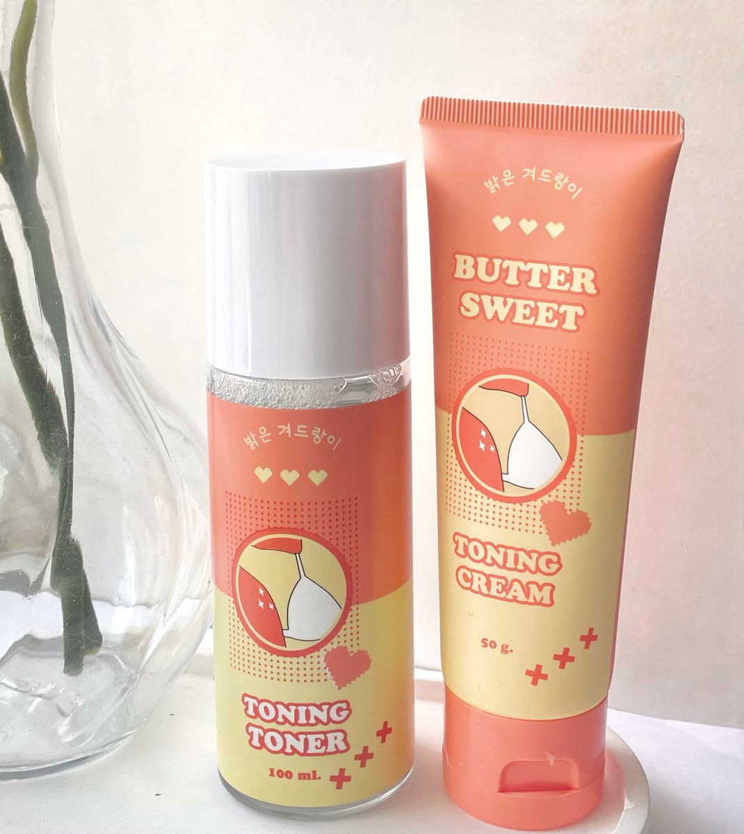 ttarntalzonel's tweet photo. เลเซอร์ขนรักแร้ออกแล้วก็ต้องดูแลต่อน้า นี่ใช้ #buttersweet Toning Toner&amp; Cream 🧈หลังอาบน้ำเช้า/เย็นเลย เช็ดด้วยtoner แล้วทาcreamต่อ ช่วยลดกลิ่นตัว รักแร้คล้ำก็ช่วยนะ รู้สึกหนังไก่ลดลงด้วย กลิ่นคือหอมตั้งแต่ยังไม่เปิด💕
#saydewvy #saydewvythailand #เซ็ตฟื้นฟูรักแร้คูณสอง https://t.co/ucbxc2Oyi1