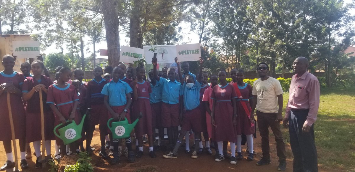 G4ClimateAction's tweet photo. At #WalukubaEast Primary School, Jinja. 
"We bring you a tree as our card to wish you an eco-friendly success in your exams.." @Payopius1
 Co-Founder  @G4ClimateAction
#PLETREE https://t.co/52cYaqpokg