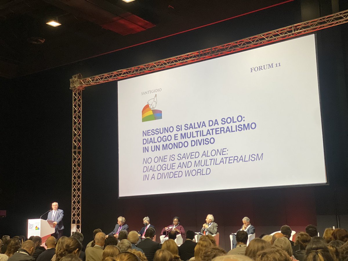 Sara_Chiappori's tweet photo. Mario #Giro al Forum: “Nessuno si salva da solo”: La guerra è il male in sé.  La #guerra è camuffata.  Dobbiamo costruire un'architettura della #diplomazia.  Dobbiamo trovare percorsi alternativi.  La sicurezza è solo collettiva, non nazionale. @santegidionews #thecryforpeace https://t.co/LF18ootxKM