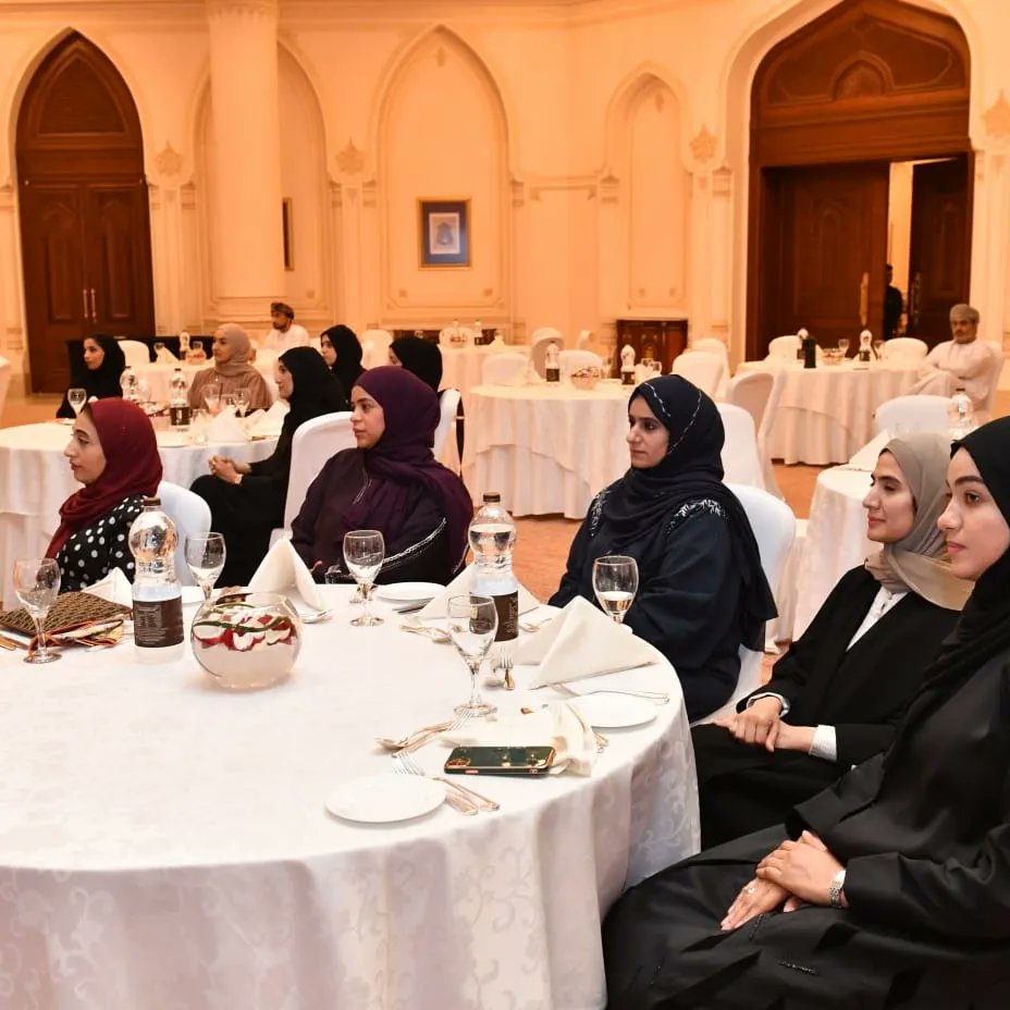 WHOOmanOffice's tweet photo. و اختتم كلمته داعيا إلى ضرورة العمل على تبني "منظور جماعي ينبثق من رؤية إقليم شرق المتوسط ٢٠٣٠" لضمان" عدم ترك أحد يتخلف عن الركب".

#HealthForAll_ByAll 
#الصحة_للجميع_وبالجميع https://t.co/PyJzssODWO