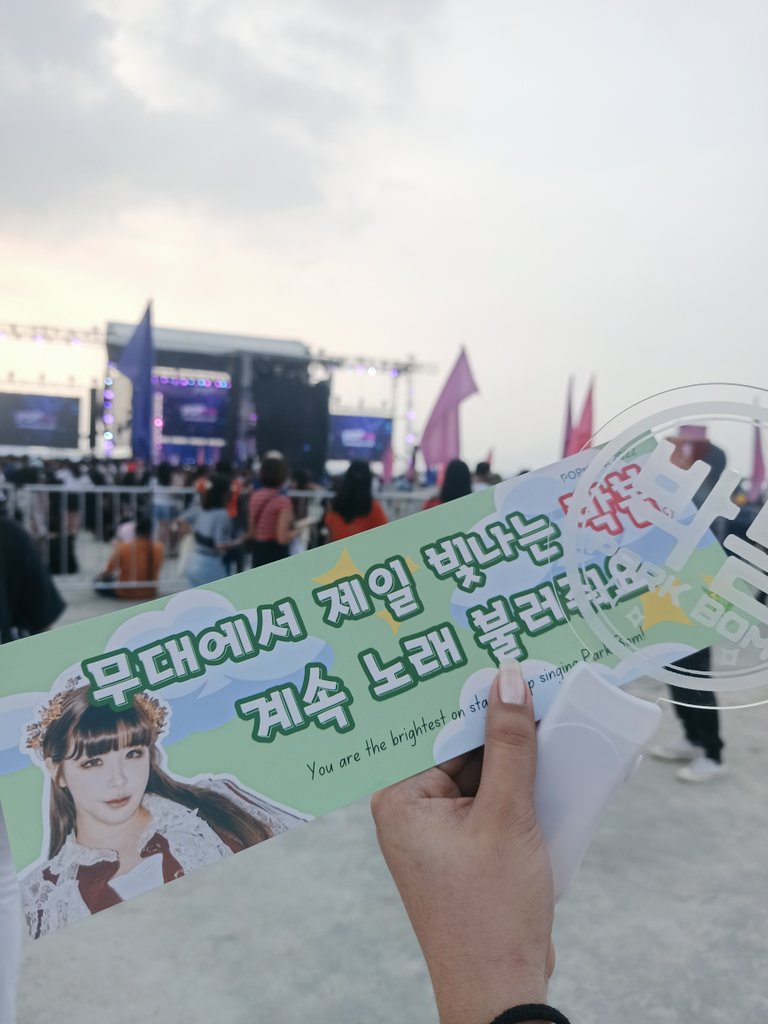 mmeloncakee's tweet photo. 무대에서 제일 빛나는 박봄,  계속 노래 불러줘요!

#ProtectParkBom #ParkBom #박봄 https://t.co/zSXk5WOkaK