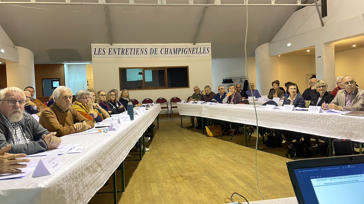 Très heureuse d’accueillir @FrancoiseGatel aux Entretiens de Champignelles où nous nous retrouvons avec l’ensemble des élus de @DePuisaye. Sujets 3DS, ZAN, autant d’acronymes auxquels les maires sont confrontés quotidiennement.