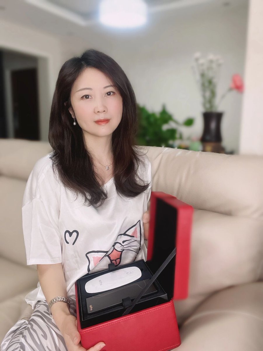 EliO8O's tweet photo. 离异的女人，下班就只能一个人回家做饭，想在重新找一个，又不知他人在何方，谁知道私信告诉阿姨 😂😂😂 https://t.co/XZXE4F7gUr