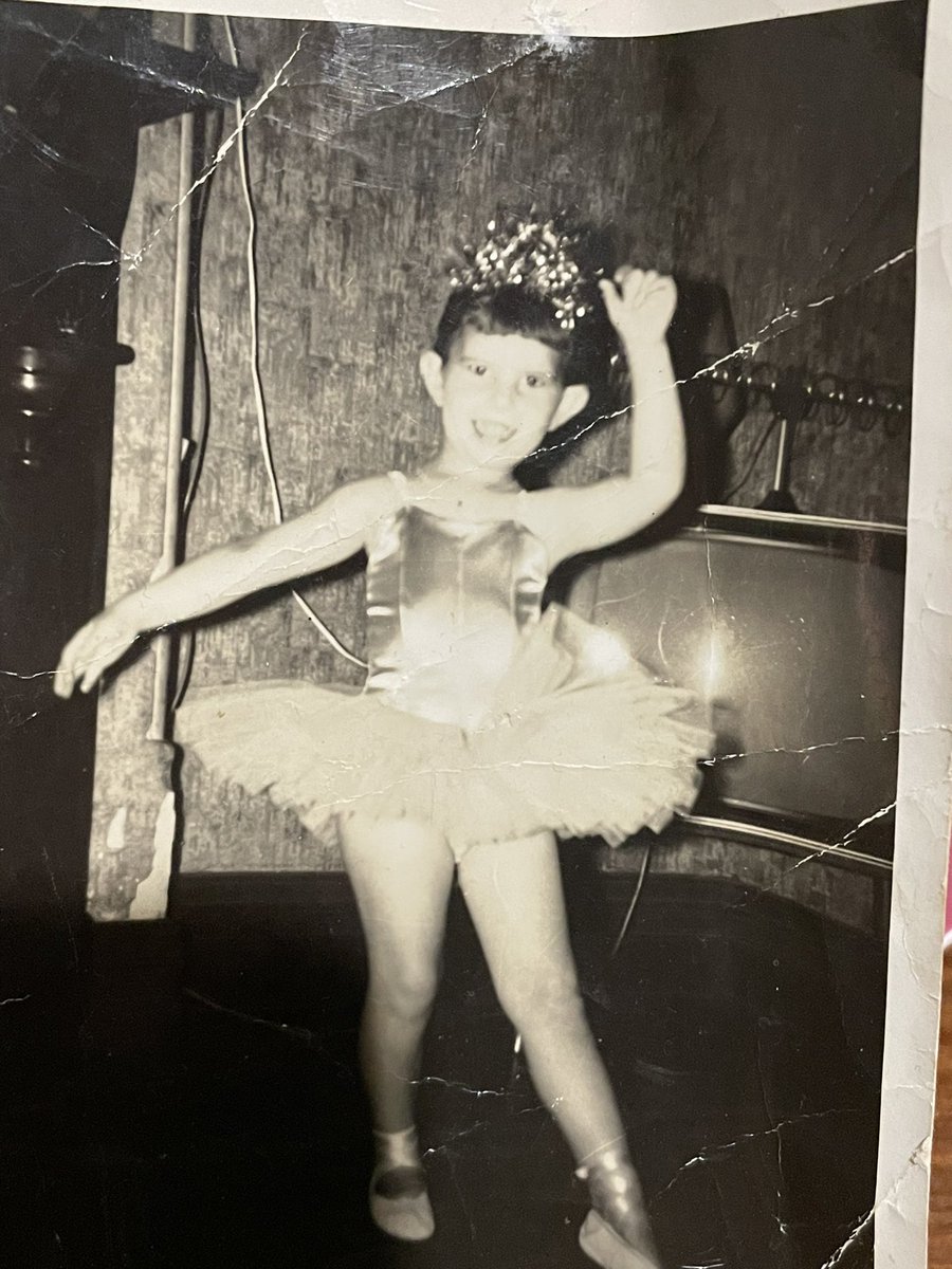 RobyneYoung7's tweet photo. @annaspargoryan I am packing my suitcase for my Melbourne sojourn & your book launch-birthday and have a very important question for you. Dress code tulle? #countingsleeps https://t.co/2yLzkVfOwf
