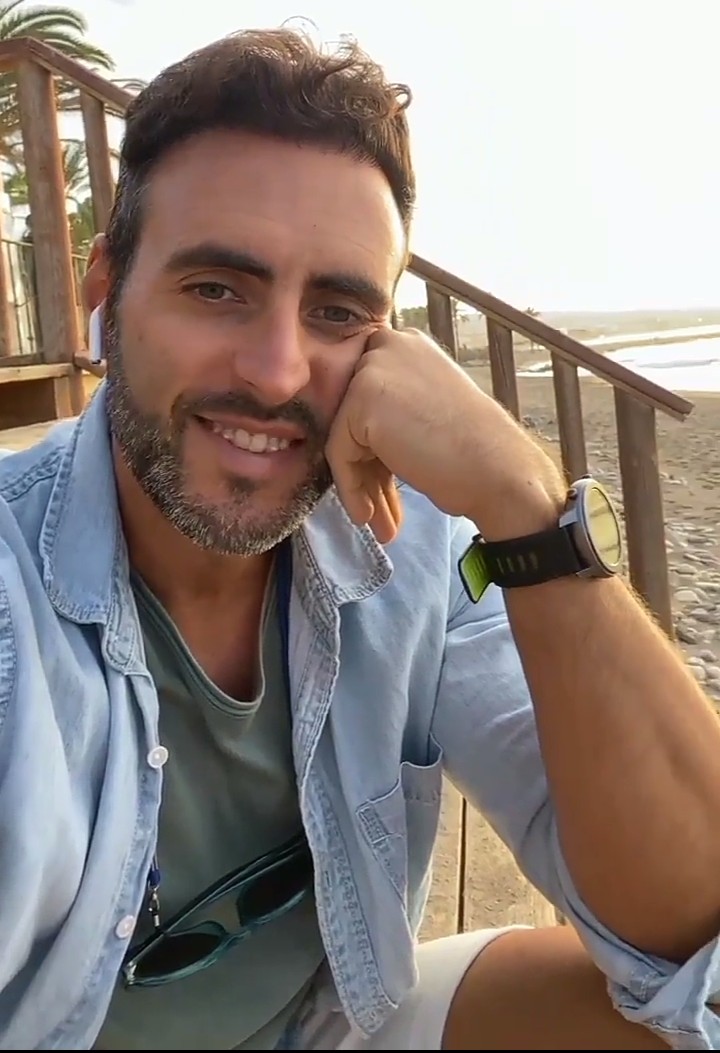 patri_arasitaBA's tweet photo. Qué cachito más bonito mi @apijimenez 👏👏👏👏👏
Ha sonado #CTPO de @antonioaras en @canalfiesta #fórmulafiesta 💚🤍💚
Muchas gracias ❤️😘😘 https://t.co/LaA1VzakkB