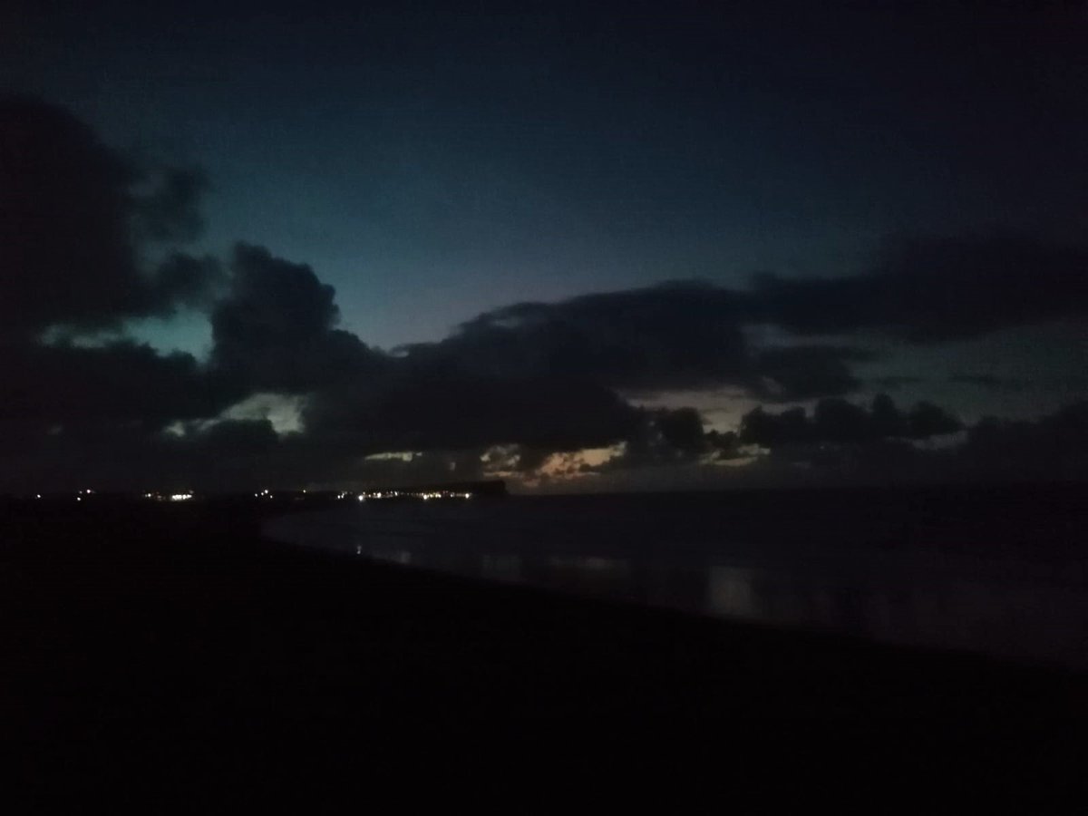 Ravilious's tweet photo. Dawn Raiding @purplepuffin @PirateSuJa #SEaford #Newhaven #OpenWaterSwimming #EarlySwim #SeaSwimming #Dawn https://t.co/DU6aGcF5sa