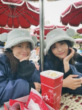 橋本環奈 浜辺美波 雨の中ディズニーランドを満喫 かわいすぎる2ショットに 組み合わせ最強 の声 All About News