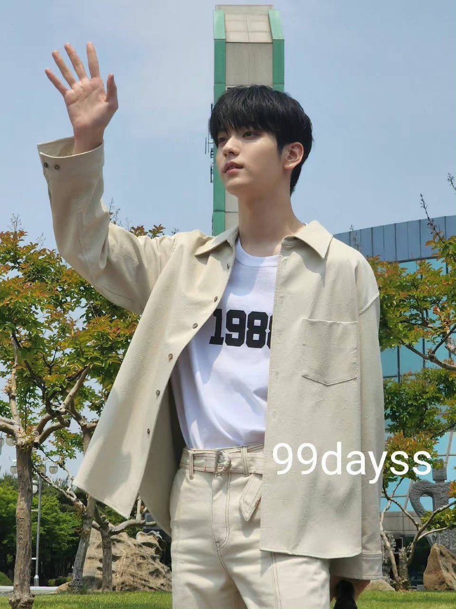 yanxyan12's tweet photo. 档宝宝冲冲冲
#txt 
#MAMAVOTE
@TXT_bighit 
@TXT_members https://t.co/mlfTgXmNXg