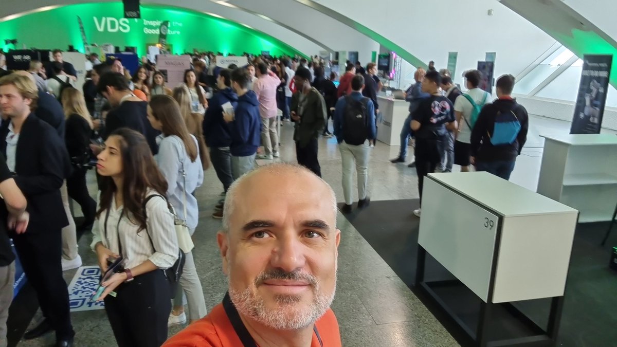 fernandoreverte's tweet photo. Mucha gente en el #VDS2022 ! https://t.co/9aD0Px7zEl