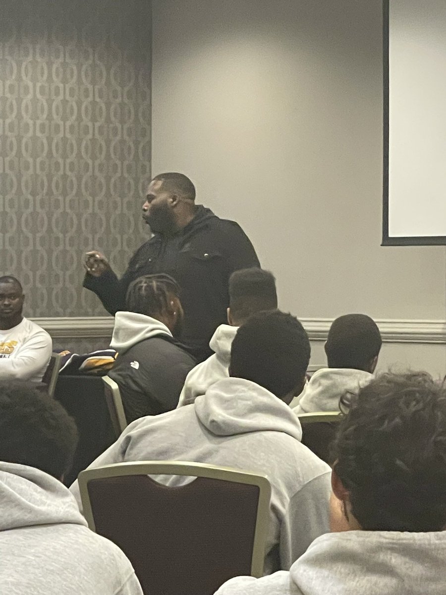 DrAlHollie's tweet photo. Had the honor to share with the 7-0 @benedict_college football team for pre game Chapel as they prepare to take on @morehouse1867 today for #SpellHouse homecoming. Awesome and  anointed group of coaches and young men. Gods hand is on Coach  Berry and HBCUs program n this season! https://t.co/sT4x3wP2Cv