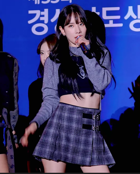Celebsstyle5's tweet photo. 셀럽 : 우주소녀 설아
어디 : 경상남도생활체육대축전
브랜드 : 와이낫어스 (WHYNOTUS)
모델 : wool blend belted mini skirt - charcoal plaid

https://t.co/GiXTJk4lQk

 #와이낫어스 #WHYNOTUS #우주소녀 #WJSN #설아 #SEOLA #스커트 #손민수 #손민수템 https://t.co/5bXOLFYST2