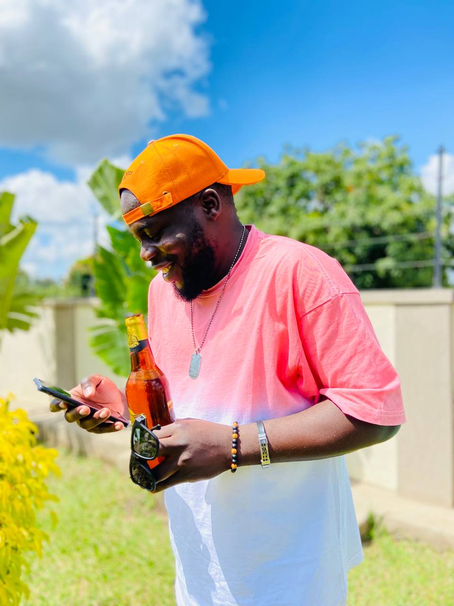 TheSoundBwoy's tweet photo. When the "I Love You" comes from that special person. 😆 🤣 😂 
You people love is sweet. Y'all should try it. https://t.co/5gmuvkXnXr