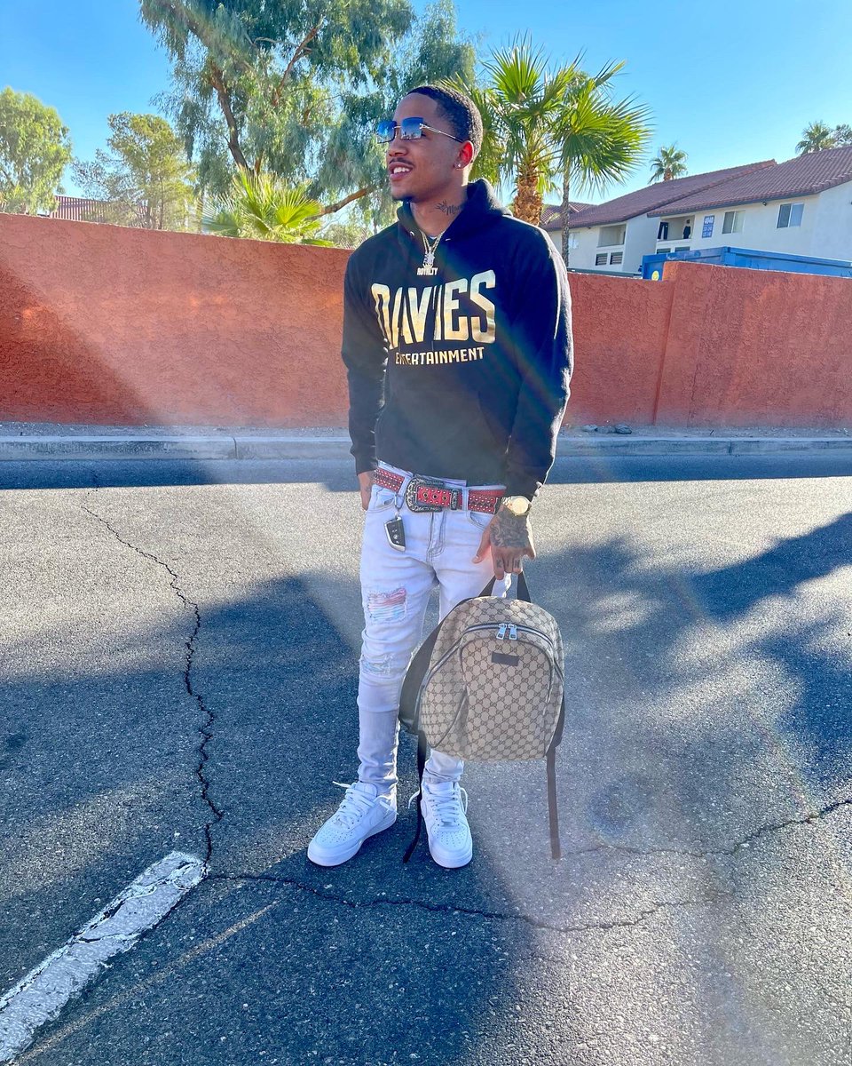 And we know for them chase downs n**** can’t run when we creep #prettyboy