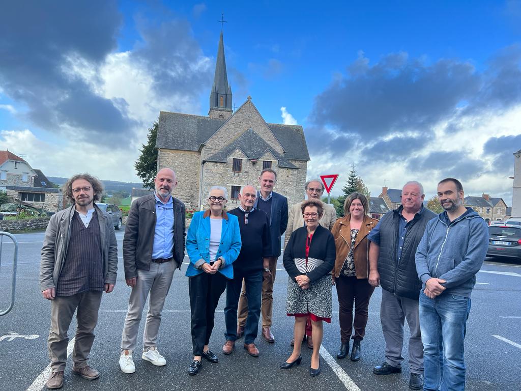 FrancoiseGatel's tweet photo. 🙏 Merci à Monsieur le Maire de #Comblessac et à ses élus, aux maires de #LesBrulais et de #SaintSéglin pour nos échanges : ZAN, éoliennes, mutualisation ... @Domdelegge @ComcomVHBC https://t.co/VEGMiBwQug
