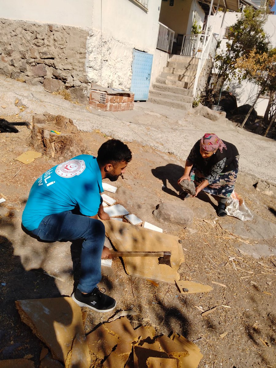 TC_Cigli's tweet photo. Çiğli Sosyal Yardımlaşma ve Dayanışma Vakfımız #MilliVefaProgramı kapsamında İlçemizde ikamet eden yaşlı ve engelli vatandaşlarımızın her ihtiyacında yanında olmayı ve hayır duası almayı sürdürüyor. 

@deryayanikashb
@tcailesosyal
@mehmetdem_25 https://t.co/To6cckmzFD