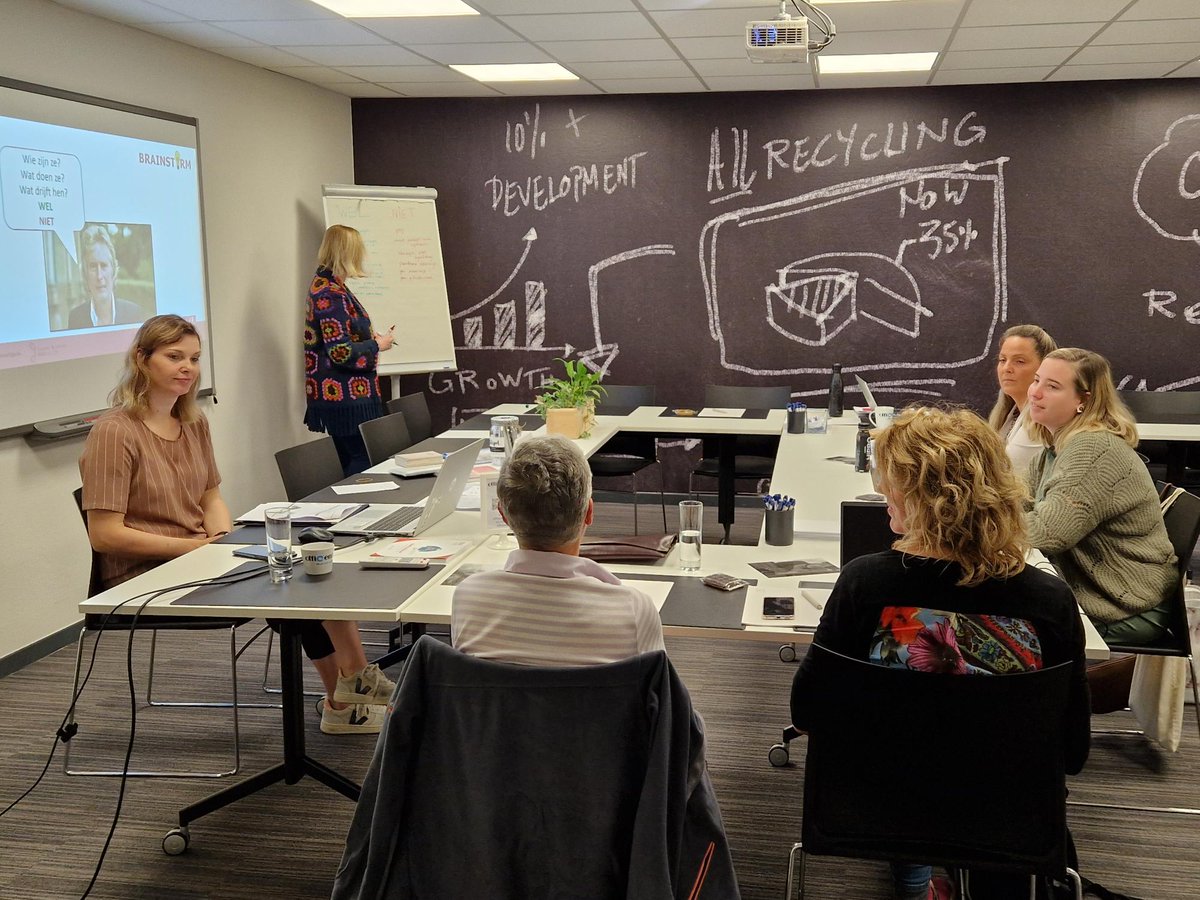 Vandaag vindt in Turnhout onze 'Basisvorming familiegroepen dementie begeleiden' plaats. (TS) #alzheimerligavlaanderen #alzheimer #dementie #dementiezorg #dementieinclusievesamenleving #mantelzorg #mantelzorger #mantelzorgondersteuning