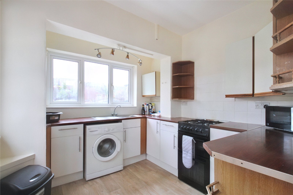 🏡 FOR SALE - A three bedroom Victorian terraced property in #Knowle

✔️  Two reception rooms
✔️  Dining/room kitchen
✔️  Three bedrooms
✔️  Bathroom
✔️  Access to large loft space
✔️  Rear garden
✔️  £425,000

See more and book a viewing ➡️ cjhole.co.uk/property/for-s…
