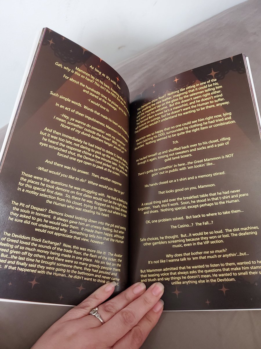 Knightyan's tweet photo. My @mammonzine came today! Had so much fun working it. It's so gorgeous; everyone did such a fantastic job! https://t.co/HPcPFvEkeH