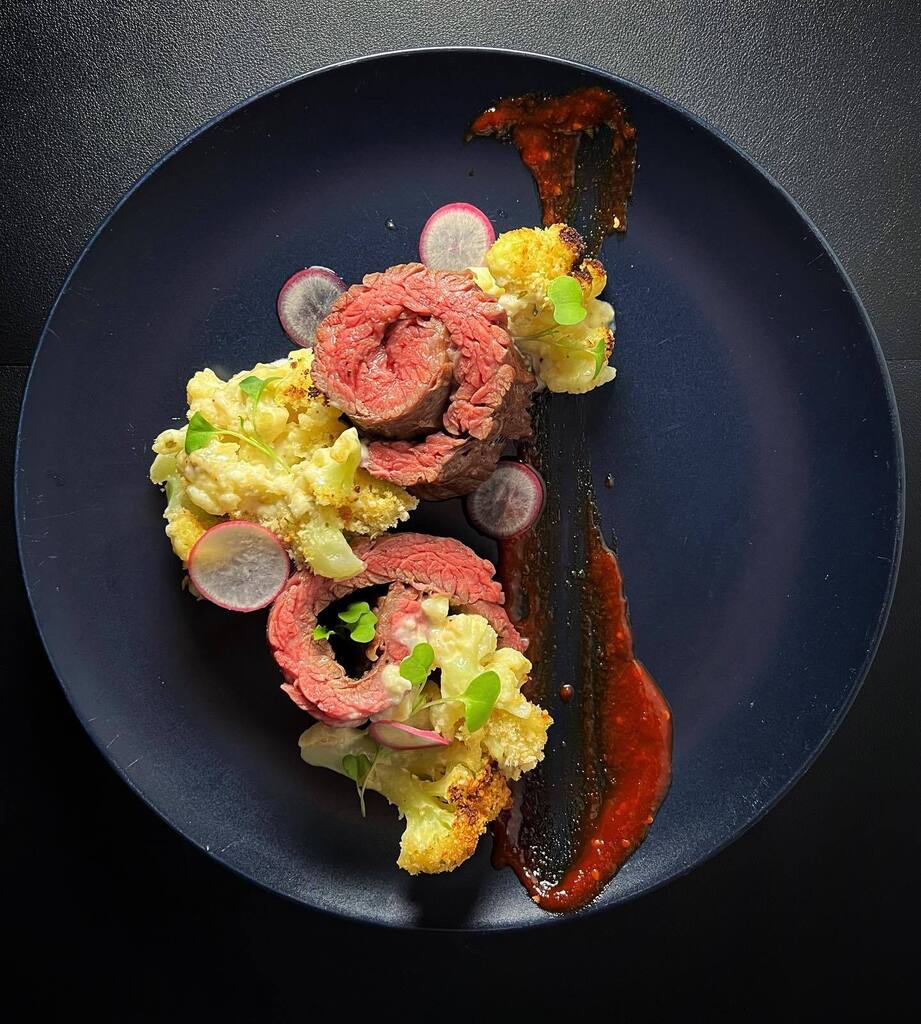 yeocancook's tweet photo. Skirt Steak, Cauliflower Gratin, Radish Slices, Microgreens and Gojuchang Sauce 

#homecooking #sousvidesteak #skirtsteak #cauliflowergratin #cauliflower #radish #microgreens #gochujang #foodplating #chefsplating #chefsplate #chefsplateform #chefsofinsta… https://t.co/RbdTmLKtzP https://t.co/vJhJxPy1k0