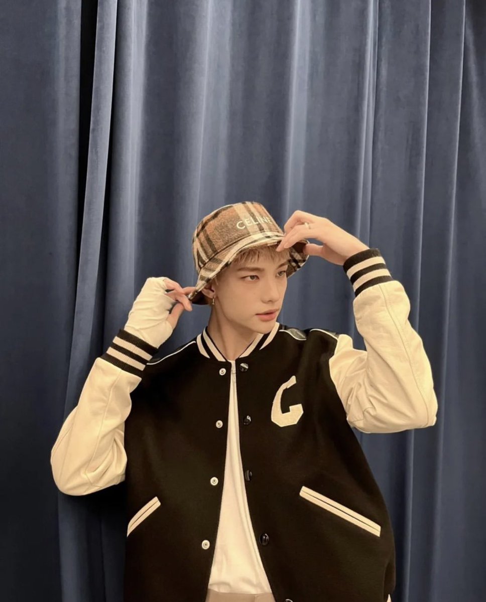 LOOKSHHJ's tweet photo. HYUNJIN for CELINEHOMME WINTER22 Collection https://t.co/e2xa8ZGlAF