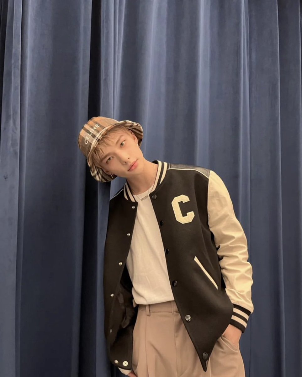 LOOKSHHJ's tweet photo. HYUNJIN for CELINEHOMME WINTER22 Collection https://t.co/e2xa8ZGlAF