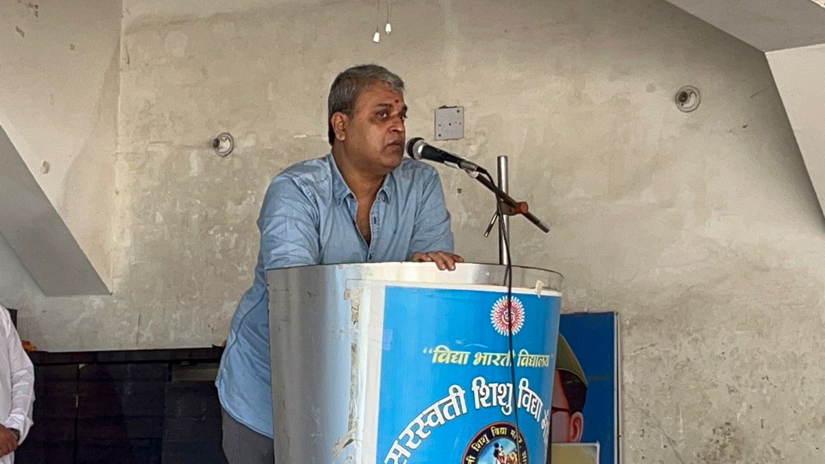 mukulrnjn's tweet photo. Conducted a Workshop for 700 + Students on the Art of Creative Writing courtesy Rotary Club of Giridih Greater inside Saraswati Shishu Vidya Mandir, Giridih

Overwhelmed with amazing response  ✍️✍️

#jharkhand #educationalinstitutions #creativewriting #MeetTheAuthor #mukulranjan https://t.co/KioTmoqPAa