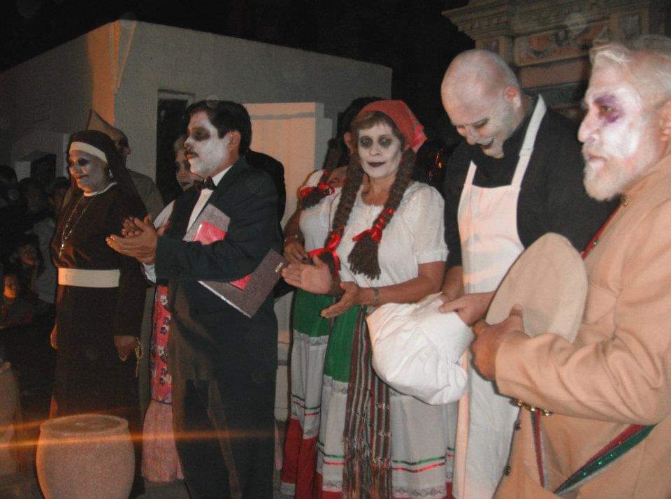 citanayarit's tweet photo. Gracias a las autoridades, instituciones, grupos y personas que hacen posible mantener vivo el sueño compartido del Coloquio. ��Muchas gracias!

¡Viva el Teatro! ¡Viva la gente de Teatro! ¡Viva la gente que ve Teatro!

              9/9

Fotos @marycastronews 2011 https://t.co/VAvmTXvAyJ
