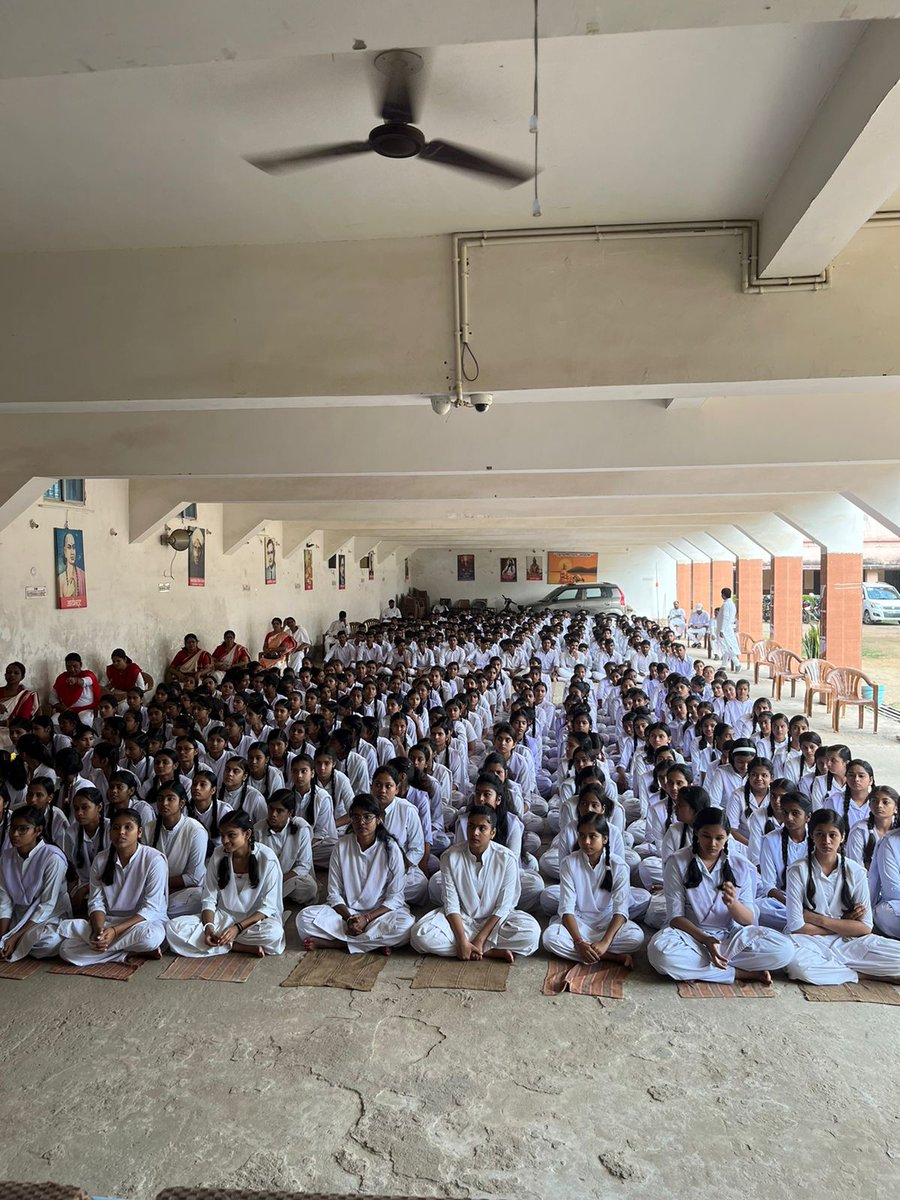 mukulrnjn's tweet photo. Conducted a Workshop for 700 + Students on the Art of Creative Writing courtesy Rotary Club of Giridih Greater inside Saraswati Shishu Vidya Mandir, Giridih

Overwhelmed with amazing response  ✍️✍️

#jharkhand #educationalinstitutions #creativewriting #MeetTheAuthor #mukulranjan https://t.co/KioTmoqPAa
