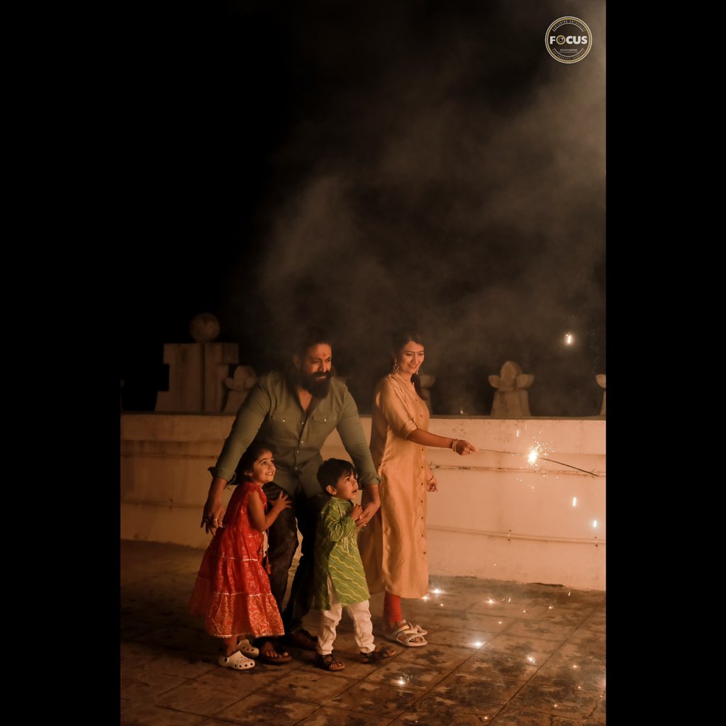 Happy Deepawali to all ✨🖤

<a href="/TheNameIsYash/">Yash</a> 
#YashBOSS #Radhikapandit